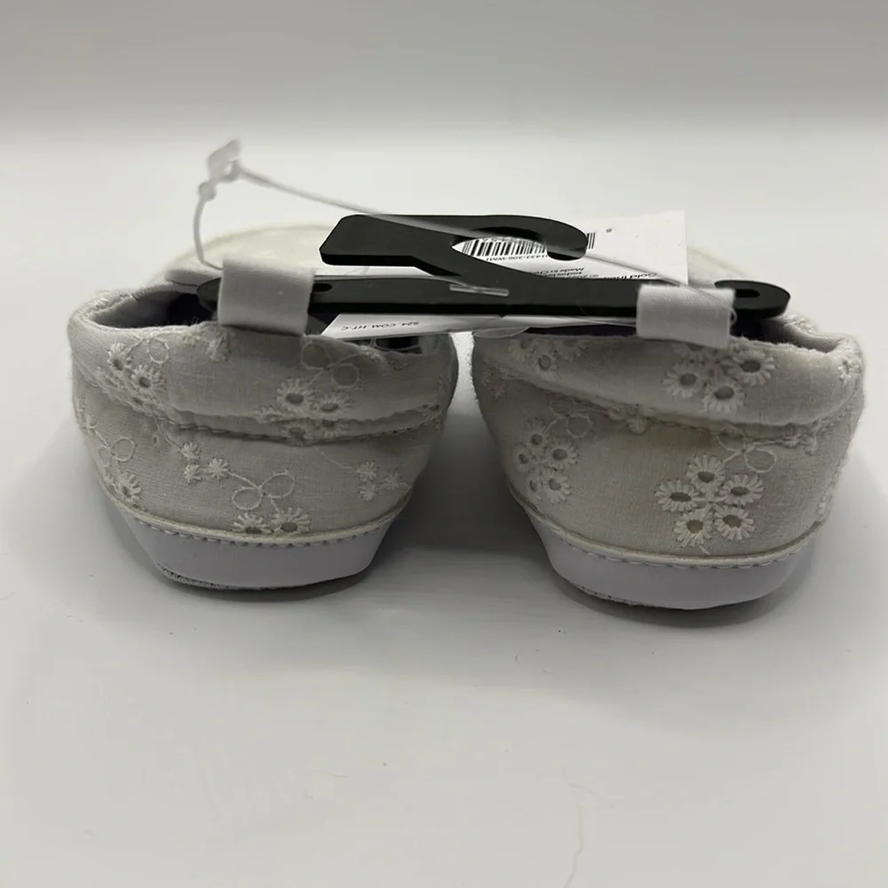 💚5 Carter's White Baby Shoes size 3-6 M NWT